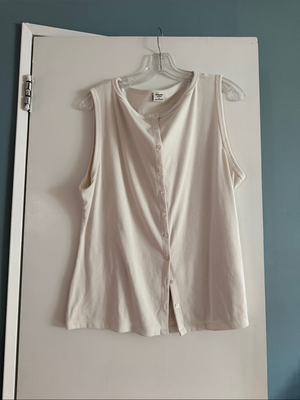 Abercrombie & Fitch Sleeveless Button-Front Top in White